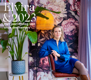 Elvira dame in blauwe jurk